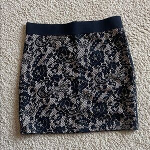 Like New, Women’s Size 6 Elegant Black Lace Skirt